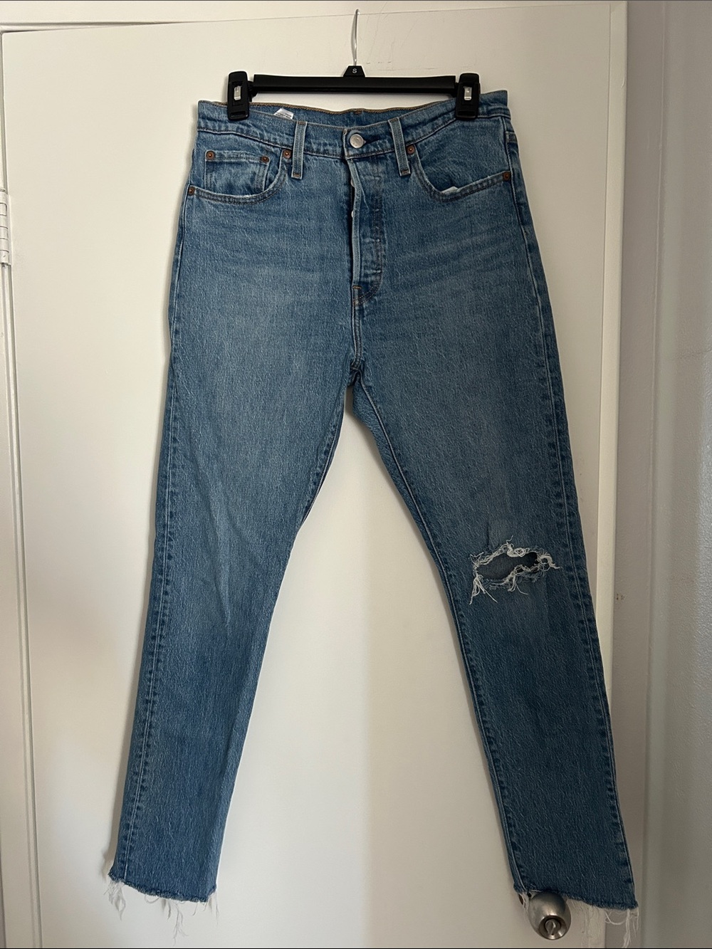 Classic Blue Womens Straight-Leg Jeans - Distressed Knee